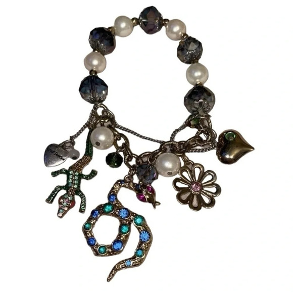BETSEY JOHNSON Vintage Snake & Baubles Multiple Charm Stretch Bracelet NEW NWT - Picture 2 of 3